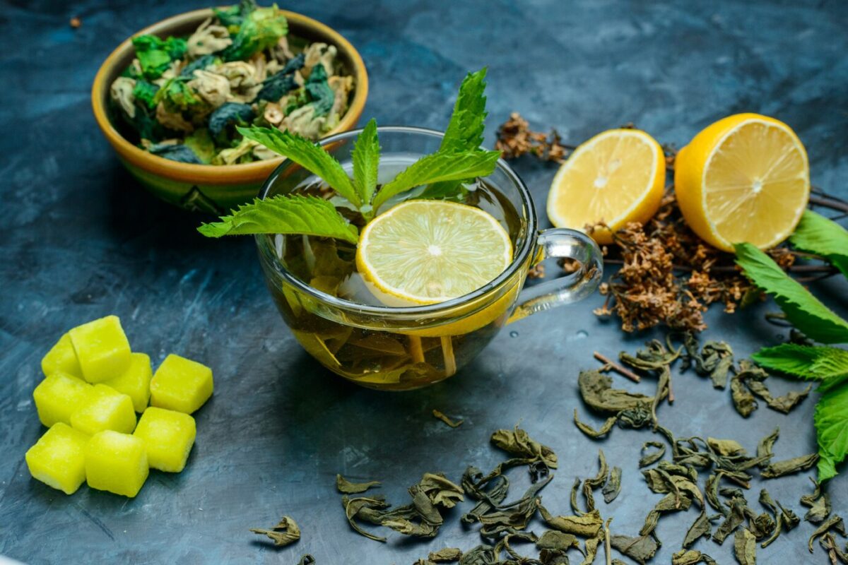 Natural Teas to Soothe Sore Throats and Clear Lungs